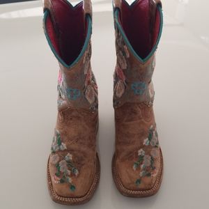 **********SOLD********Girls Macie Bean boots
